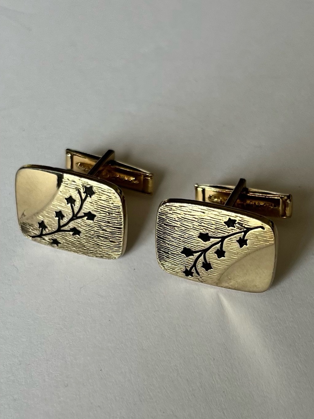 Vintage cuff links. Gold tone with texture and pattern. Great condition.